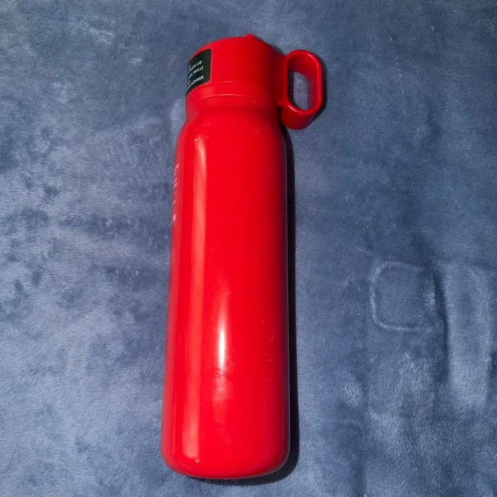 Starbucks Red 2024 Holiday Red Logo 20oz Twist to Sip Bottle Tumbler.